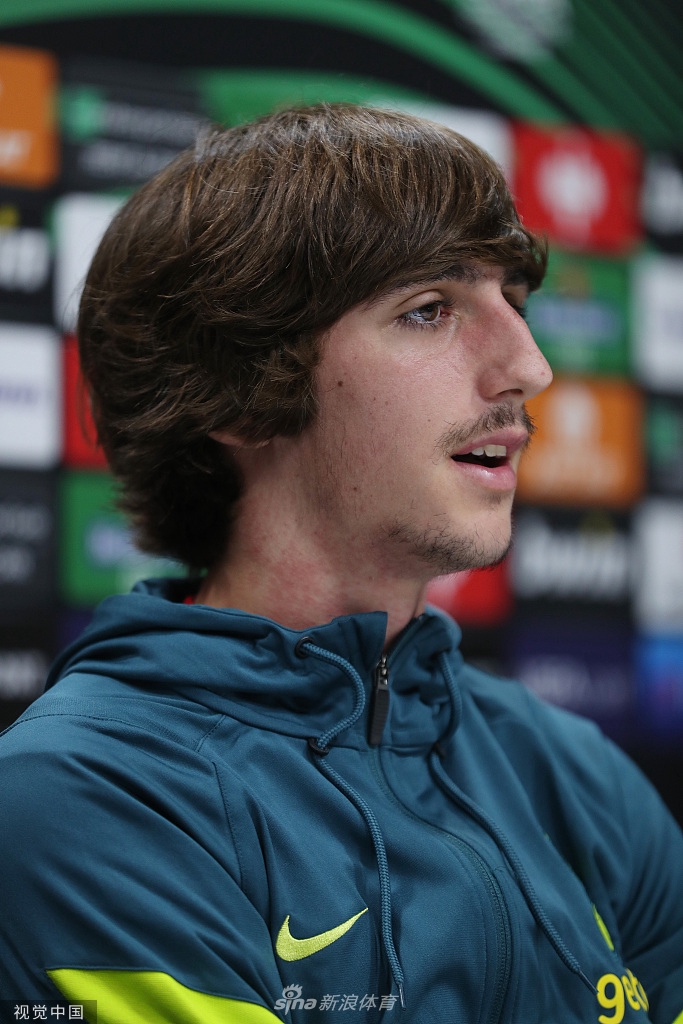 关于冲刺阶段费耶诺德备战欧超杯；回应争议细节曝光；更衣室稳定；团队化学反应显著的信息-爱游戏直播赛事