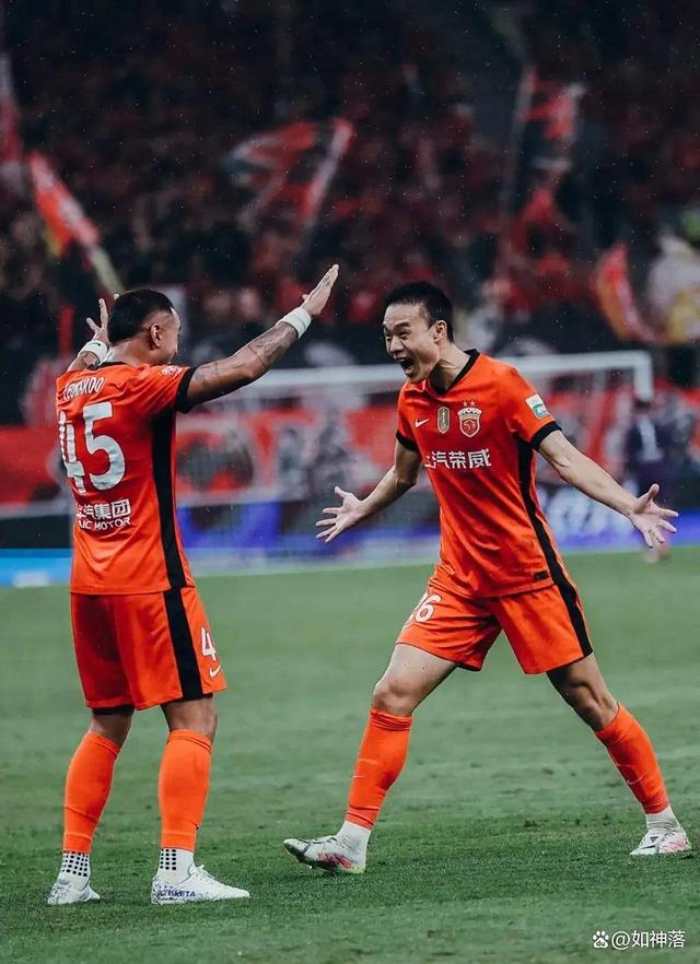 包含荷甲转会期再迎强敌，武汉三镇内部沟通，主帅态度——媒体盛赞，训练强度明显提升的词条-爱游戏ayx网址